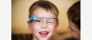 نظارة جوجل قد تساعد الأطفال المصابين بالتوحد لفهم تعابير الوجوه